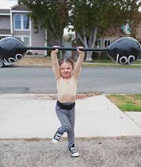 Gewichtsheber Lustiges Zirkus Kostum Fur Kinder Zum Selbermachen Zirkus Kostum Kinder Kostum Zirkus Kostum Kind