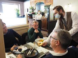 The service is casual and friendly, there is a fixed menu of usually 5 dishes, and the price is unbeatable: La Menace Du Couvre Feu Inquiete Les Restaurants Autour D Epernay