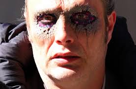 Mads mikkelsen's doctor strange villain is, as yet, unnamed and unidentified, but based on photos from the film's set, we know one thing for sure: Photos Of Mads Mikkelsen As The Big Bad In Doctor Strange Have Leaked Action A Go Go Llc