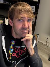 Richard Vena's Instagram, Twitter & Facebook