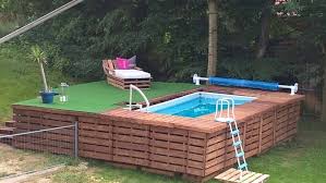Wenn Man Ans Schwimmbad Denkt Denk Man Oftmals An Hohe Kosten Trotzdem Muss Es Nicht Teuer Sein Wenn Man Kre Diy Swimming Pool Pallet Pool Pallet Patio Decks