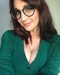 Green sweater Porno Photo - EPORNER