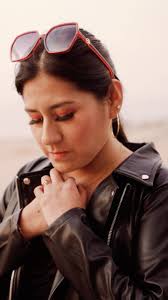 Hoy a las 9:30pm, recordamos los años 50 y estrenamos el tercer videoclip  con un cover de un musical que todos alguna vez hemos escuchado: “Grease”  🚘, ¿Ya saben qué canción es? 🎭🎶🕺🏻