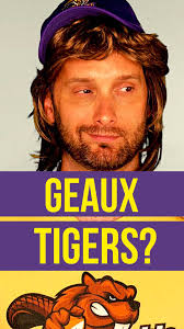 It's the VOLS vs the DAWGS 🔥😂 Watch till the very end 😂 Brought to you  by @renasantbank Wardrobe provided by @alumnihallut and @alumnihalluga  Drinkware provided by @gametimesidekicks Check them all out