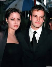 Team Jolie Brad Pitt And Angelina Jolie Angelina Jolie Jonny Lee Miller