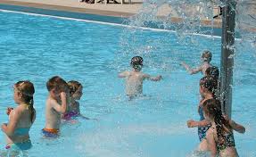 It boasts a 40m pool, wet play area, sun terrace & a cafe so you're sure to have a memorable day out. The Droitwich Spa Lido