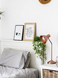 Tapi pastikan kamu sudah membuat pola tulisan di dinding agar tatanan cdmu tidak berantakan. Bikin Cozy Memotivasi 5 Benda Ini Wajib Ada Di Dinding Kamar Tidur