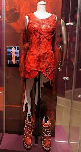 Lady gagas umstrittenes fleischkleid, in dem sie zur verleihung der mtv video music awards auftauchte, sorgte. So Sieht Lady Gagas Fleischkleid Heute Aus Woman At