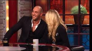 Szabó zsófi és berki krisztián képekben első a nő, második a szülő berki amúgy nem azt tartja a legfontosabbnak, hogy szabó zsófi szüleivel jó kapcsolatot ápoljon, ennél fontosabb neki, hogy a párja szívét hódítsa meg. Frizbi Hajdu Peterrel Az Igazi Adok Kapok Hajdu Peter Pentek Esti Talkshowja