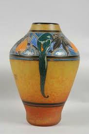 Andre Delatte 1887 1953 Vase En Verre Marmoreen Jauni Emaille Polychrome Et Or D Une Frise A Decor De Trois Per Art Nouveau Design Art Deco Glass Glass Art