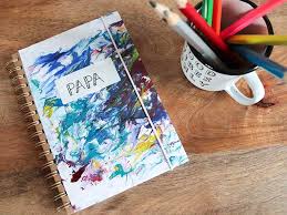 Hij krijgt een ontbijtje op bed, cadeaus en natuurlijk heel veel liefde en knuffels. Vaderdag Knutselen 40 Originele Superleuke Vaderdag Cadeau Knutsels