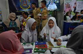 Jūs varat sazināties ar uzņēmumu pa numuru (031) 5021316. Khawatir Sistem Zonasi Inden Sma Swasta Naik Lima Kali Lipat