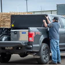 For heavy tool boxes that need lifting by mechanical. Amazon Com Uws Ec20092 58 Inch Gloss Black Heavy Wall Aluminum 5th Wheel Truck Bed Tool Box Rigidcore Lid Automotive