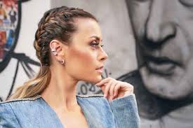 Fatima trotta as miley cyrus attends tale e quale show on september 16, 2016 in rome, italy. Chi E Fatima Trotta Marito Comico Eta Figli Made In Sud Instagram Donnapop