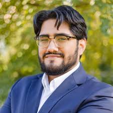 After working in the Milwaukee mayor's office, MPA student Luis Navarrete  decided to pursue an MPA to further his knowledge in local and state  government. "Growing up