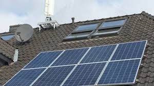 Windkraftanlagen sind heute mit abstand die wichtigste form der nutzung der windenergie. Vertikale Windkraft Und Photovoltaik Im Duett Youtube