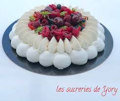 Les Sucreries De Yory Pavlova Fruits Rouges Pavlova Gateaux Et Desserts Recette Dessert