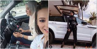 Di media sosial, neelofa pernah mempamerkan foto dia 'berposing' dengan kereta range rover evoque ini yang berwarna putih. 3 Kereta Mewah Yang Dimiliki Neelofa Yang Tidak Diketahui Ramai Diari
