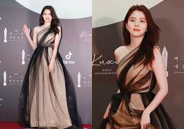 June 5, 2020, 11:43 pm. Baeksang 2020 Suzy Lep Váº¿ Hyun Bin Son Ye Jin Tranh Máº·t Tren Tháº£m Ä'á» Bao Ä'iá»‡n Tá»­ NgÆ°á»i Tieu Dung Bao Ä'iá»‡n Tá»­ NgÆ°á»i Tieu Dung