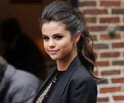 Yeni saç stilleri/yüksek at kuyruğu modeli. Selena Gomez High Pony Sac Stilleri Sac Sekilleri Sac