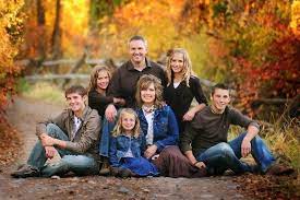 Family Photography Poses Ideas Family Pose Big Family Photos Photography Poses Family Family Photo Pose