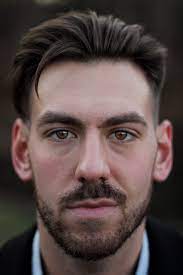Photo Par Adam Marcucci Sur Unsplash Coiffure Homme Peakyblinders Arthurshelby Coiffure Homme Coiffure Homme Styles De Barbe Styles De Barbe Courte