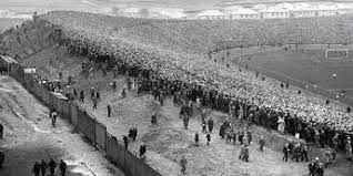 E administrado pela associação escocesa de futebol, onde foram registrados os maiores públicos de futebol da europa. How Hampden Park Became The Largest Football Ground In The World