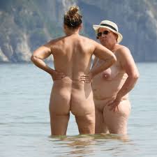 Omas heimlich beim FKK fotografiert - Oma Porno Foto