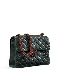 Sac à bandoulière cefalù clouté en cuir noirla collection cefalù se caractérise par un sangle orné de clous et des décorations multicolores et multiformes. Sac Rabat Jumbo En Agneau Vert Bouteille Garniture En Ecaille