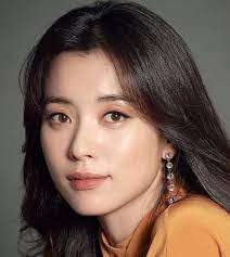Han was first discovered in a teenage beauty pageant organized by food corporation binggrae in 2003. Han Hyo Joo í•œíš¨ì£¼ Mydramalist