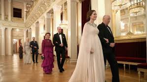 Alles aus der welt der stars und prominenten Kate Middleton Und Mette Marit Atemberaubender Auftritt In Traumroben