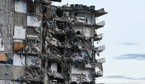 Un edificio de 12 pisos frente al mar colapsó parcialmente en florida el jueves, dejando al menos un muerto, en tanto las autoridades emprendieron un importante operativo para buscar supervivientes. Drutrmfqs16zdm