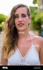 Ritratto donna all'aperto immagini e fotografie stock ad alta risoluzione