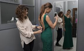 Per gli abiti da sera sono ammesse tutte le tonalità, anche quelle molto. Fashion Renting Tutti Pazzi Per Dreesyoucan La App Di Noleggio Abiti Firmati