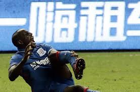 Hakan altun , zafer algoz, umut kurt, aydin kara, ozan koprulu, oktay gurturk ve yonetmen ahmet ertugrul. Ex Bundesliga Profi Mit Beinbruch Video Zeigt Horror Verletzung Von Demba Ba Fussball Stuttgarter Nachrichten