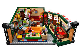 Láska, sex, přátelství, štěstí a smůla kolem nás aneb život je třeba brát s nadhledem. Lego Slavi 25 Let Kultovniho Serialu Pratele Z Kosticek Si Muzete Postavit Ikonickou Kavarnu Central Perk Czechcrunch