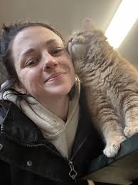 Outdoor cat food intake for winter weight