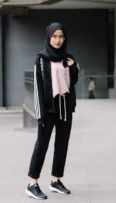 Bahkan tren tersebut masih menjelma menjadi bagian fashion terbaru hingga saat ini. Hijab Style March 2019