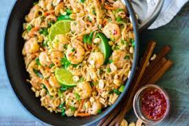 La Recette La Plus Facile De Pad Thai Aux Crevettes 20 Minutes Recipe Seafood Dinner Seafood Recipes Shrimp Pad Thai