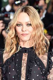 Photo 1 11 Vanessa Paradis Et Son Beautylook Rock Lors Du Festival De Cannes 2016 Vanessa Paradis Vanessa Paradis Style French Haircut Parisian Chic