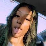 Laura Warnock's Instagram, Twitter & Facebook