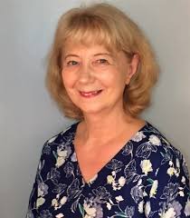 Debates eluden temas clave para personas mayores de 50