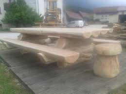 Quelque soit l'essence de bois utilisée, ces tables même huilées ont une durée de vie limitée lorsqu'elles sont entreposées aux intempéries. Scierie Cuche