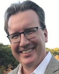 Elizabeth Lauck's Instagram, Twitter & Facebook