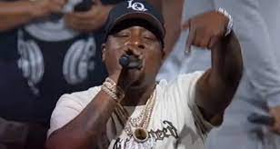He made his $6 million fortune through rapping, and has an estimated salary of $1 million. Qsjvrceghxbmtm
