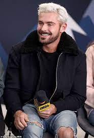 As pointed out by e! Pin By Chuck Villegas On Zac Efron Men Blonde Hair Blonde Hair Boy Zac Efron Style