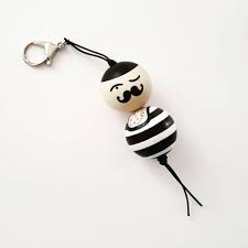 Les Poupees Du Cirque Porte Cles En Bois Peint A La Main Etsy Porte Cle Artisanat De Poupee Porte Clef