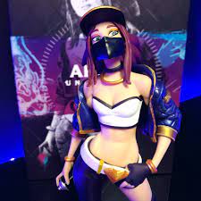 La rapera ninja se toma el escenario como la creación #009 en la línea de . League Of Legends Uk Ie Nordics On Twitter Here S A Couple Of Photos Of The Akali Unlocked Statue Video Incoming Soon Gt Https T Co 9lucbn41mf Https T Co Gog71dmwce Twitter