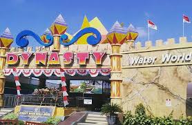 Kami jasa pembuatan kolam renang siap adalah system kolam renang yang menerapkan acessories skimmer box di bagian pinggir atau bibir kolam renang atau biasa disebut bagian toping. Harga Tiket Masuk Dynasty Water World Gresik Terbaru Maret 2021 Wisatakaka