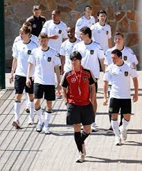 Analysen zu den nationalmannschaften, die an der wm 2010 in südafrika teilnehmen. Der Deutsche Kader Fur Die Wm 2010 Berlin De